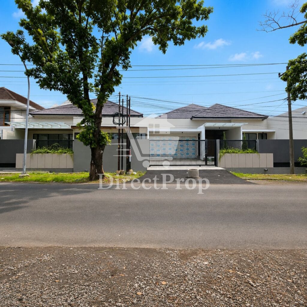 Jual Rumah Besar Mewah Arsitek di Semarang