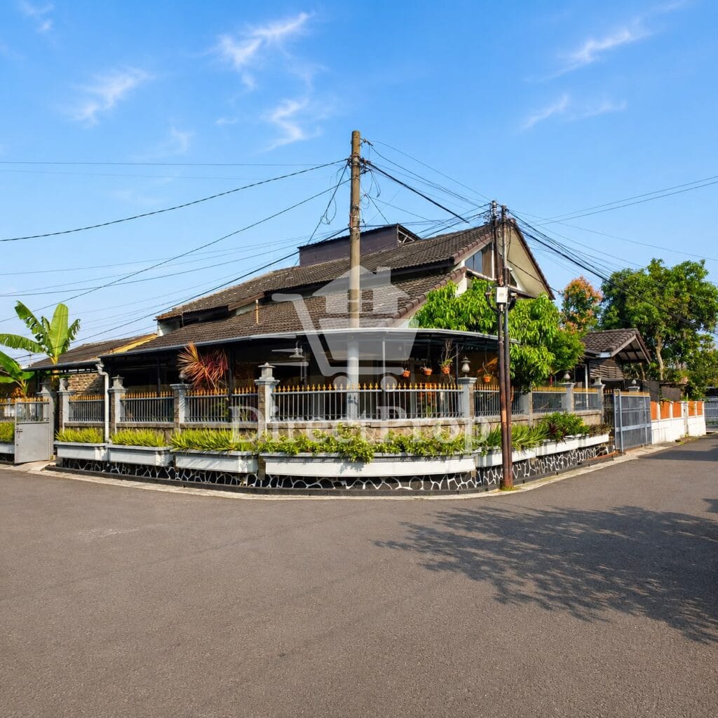 Dijual rumah hook di jalan raya