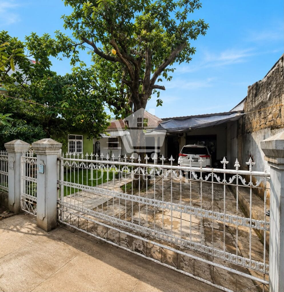 DIjual rumah lokasi komersial di Cipayung
