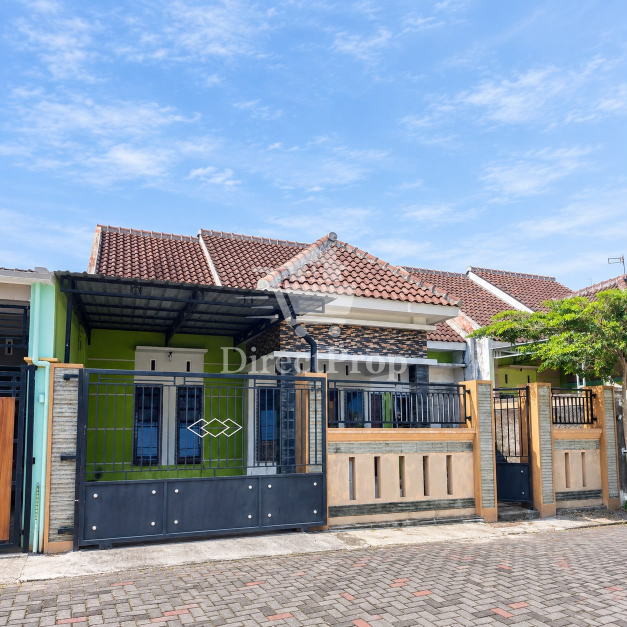 Dijual Rumah Strategis Dekat Pintu Masuk Perumahan di Garum